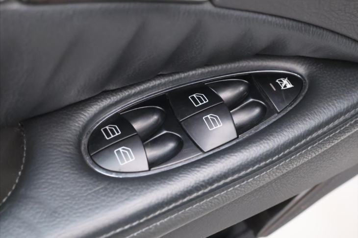 Mercedes-Benz Třídy E 3,2 E320 165kW AMG Paket