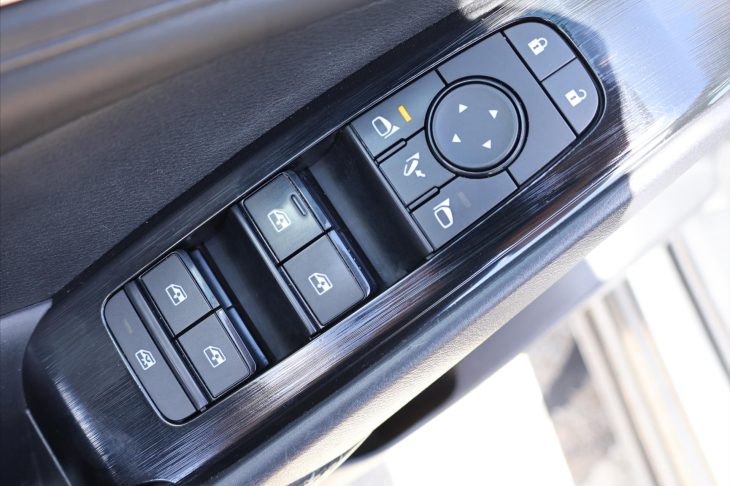 Nissan Qashqai 1,3 DIG-T MHEV Business Tažné