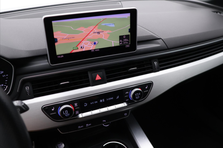 Audi A4 2,0 TDI 110kW Aut. S-line CZ
