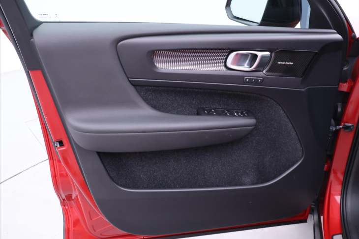 Volvo XC40 2,0 182KW R-DESIGN Kamera DPH