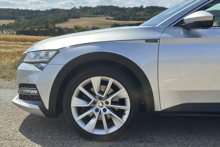 Škoda Superb 2,0 TDI 140kW DSG Scout 4x4 CZ