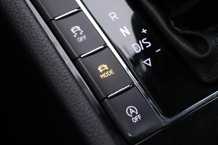 Škoda Superb 2,0 TDI 140kW DSG L&K 4x4 CZ