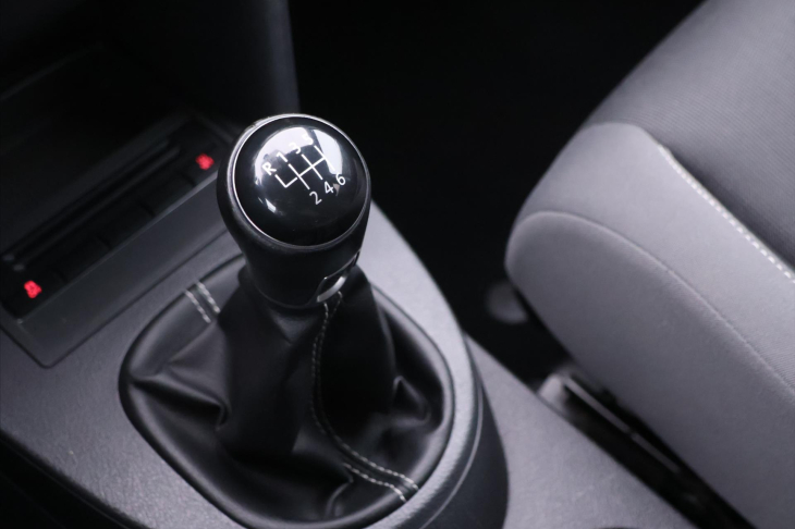 Volkswagen Touran 1,2 TSI Match 7-Míst Serv.kniha