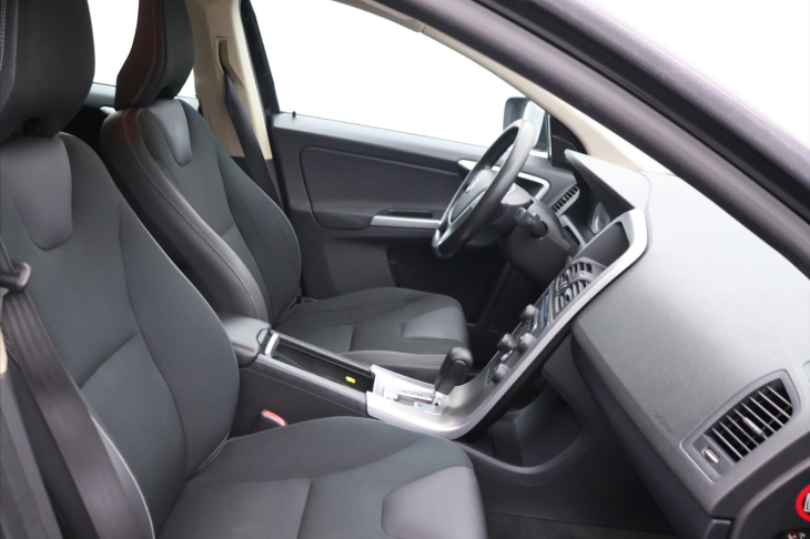 Volvo XC60 2,4 D3 120kW Momentum AWD AUT