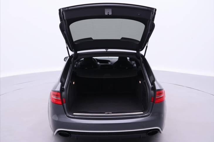 Audi RS 4 4.2 FSI V8 331kW 1.Maj Serviska