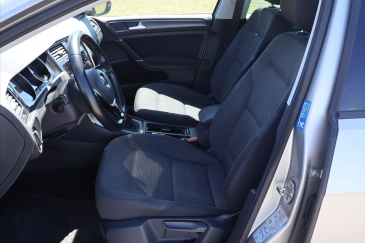 Volkswagen Golf 1,6 TDI LED DPH 1.Maj. Tažné
