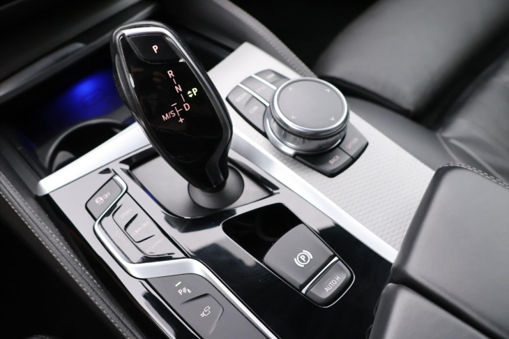 BMW Řada 5 3,0 530d 195kW xDrive CZ