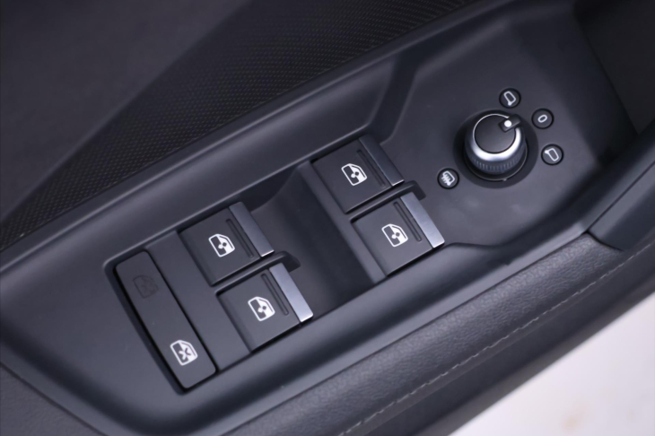 Audi A3 1,5 TSI 110kW S-LINE LED CZ