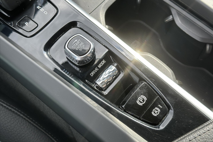 Volvo XC60 2,0 145 kW D4 AWD Momentum