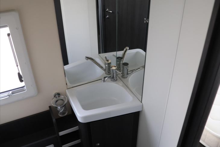 CI Caravans International Ostatní 2.0 CI Magis Plus 84 CZ DPH obytný automobil