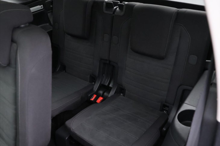 Volkswagen Touran 2,0 TDI DSG Highline 7Míst DPH