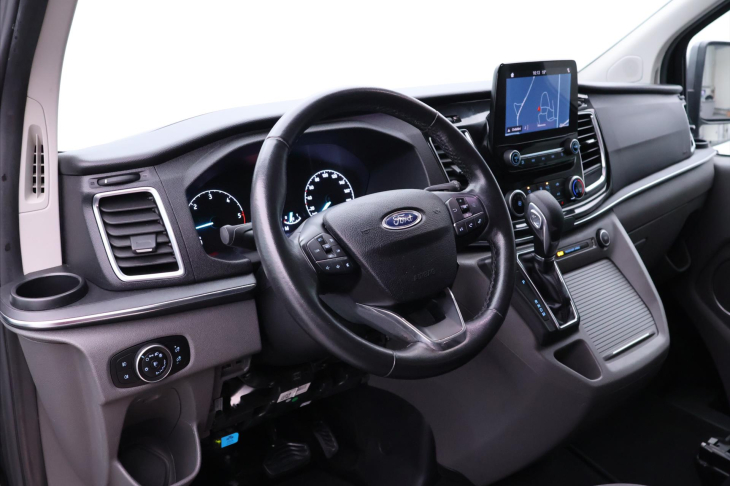 Ford Tourneo Custom 2,0 TDCi Aut. CZ 8-Míst L2 DPH