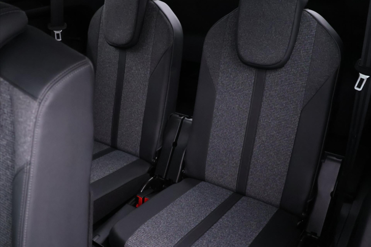 Peugeot 5008 1,2 PT 96kW CZ Allure 7-Míst