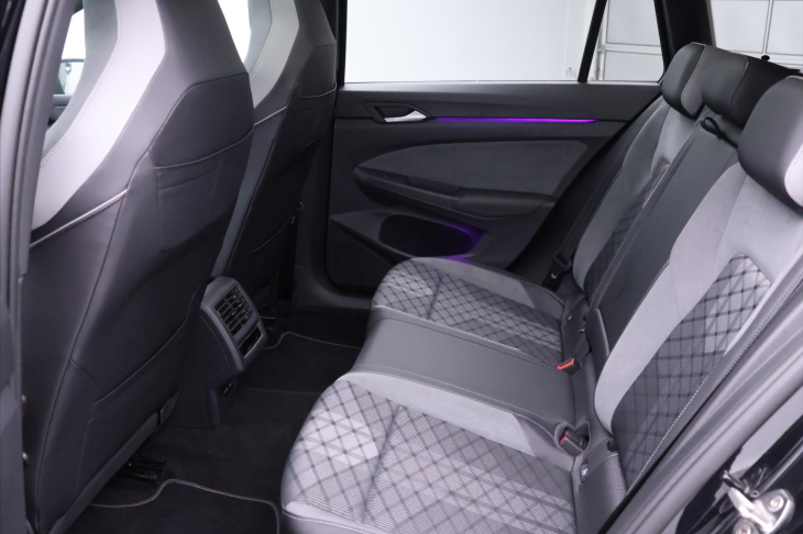 Volkswagen Golf 2,0 TDI DSG R-line Virtual DPH