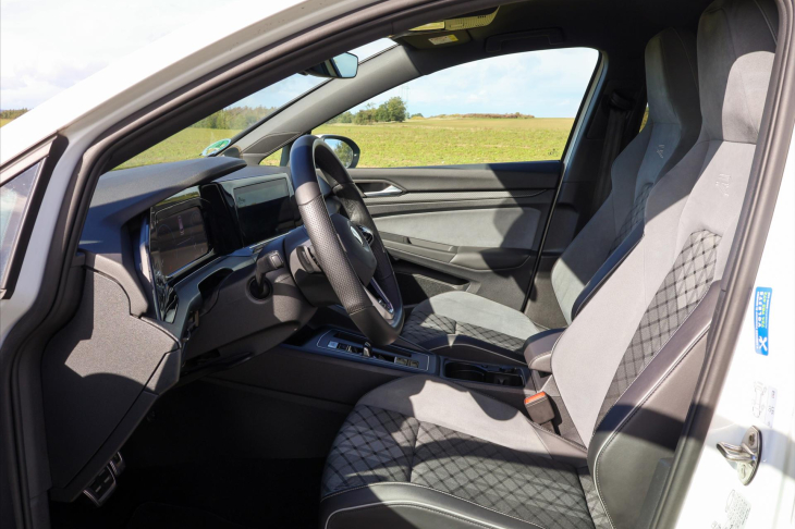 Volkswagen Golf 2,0 TDI R-line DSG Matrix DPH