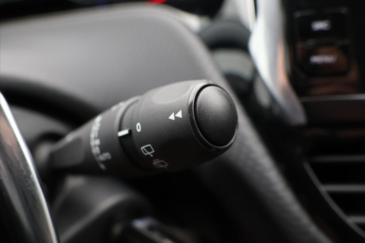 Peugeot 2008 1,2 VTi 60kW AT,Navi