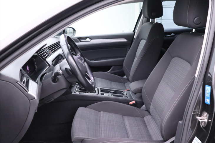 Volkswagen Passat 2,0 TDI DSG Virtual Business