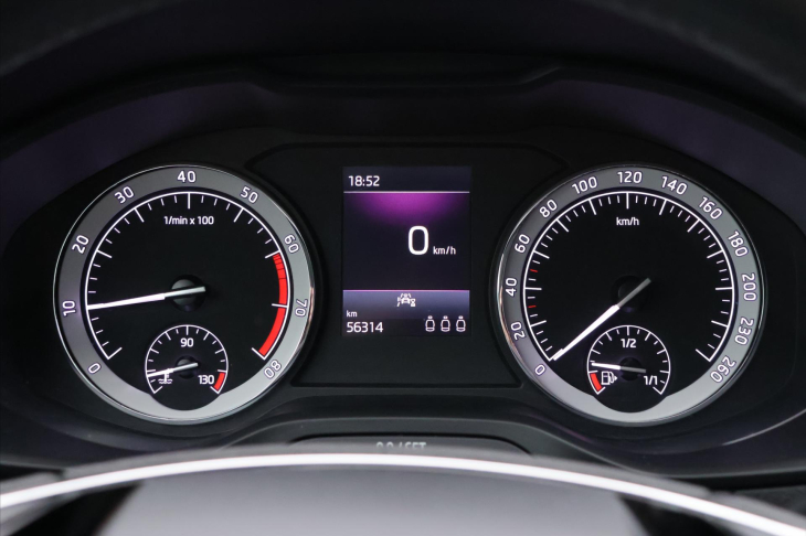 Škoda Karoq 1,0 TSI 81kW Clever LED DPH