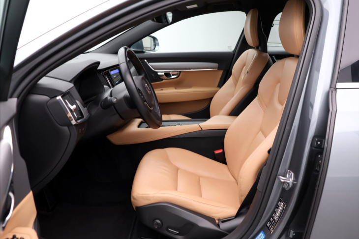 Volvo V90 2.0 D3 110kW Momentum LED