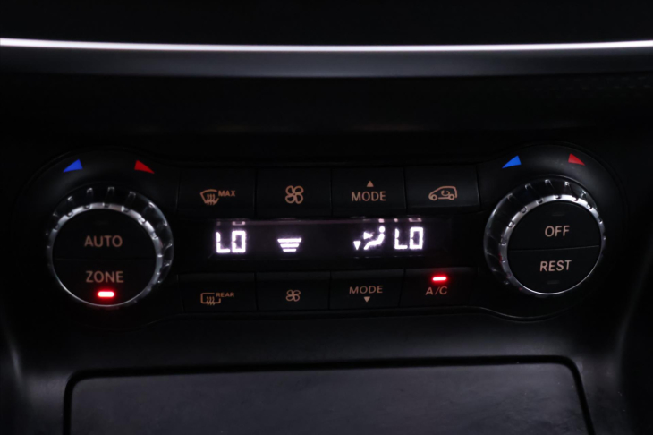 Mercedes-Benz Třídy A 1,6 180i 90kW CZ Sport Xenon