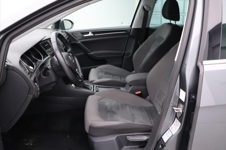 Volkswagen Golf 2,0 TDI 110KW Highline Aut.klima