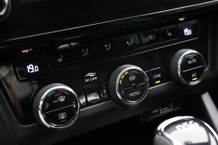Škoda Octavia 2,0 TSI 140kW DSG Style CZ
