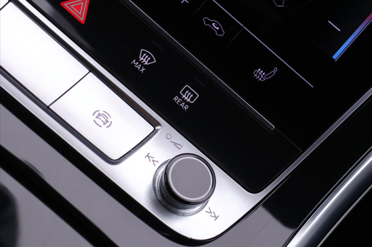 Audi Q7 3,0 TDI 210kW S-line CZ 1 Maj