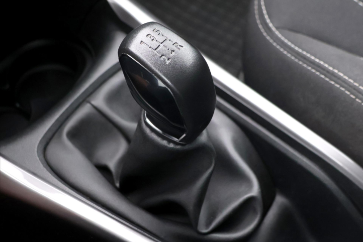 Peugeot 2008 1,2 PureTech 61kW Allure CZ