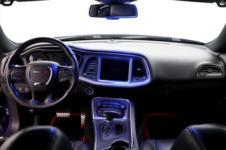 Dodge Challenger 5,7 V8 HEMI 277KW Aut.klima