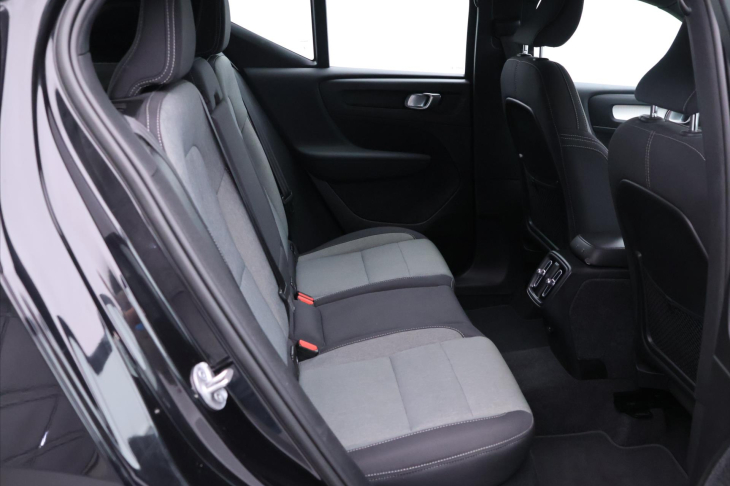 Volvo XC40 2,0 B3 120kW Core DCT CZ Záruka