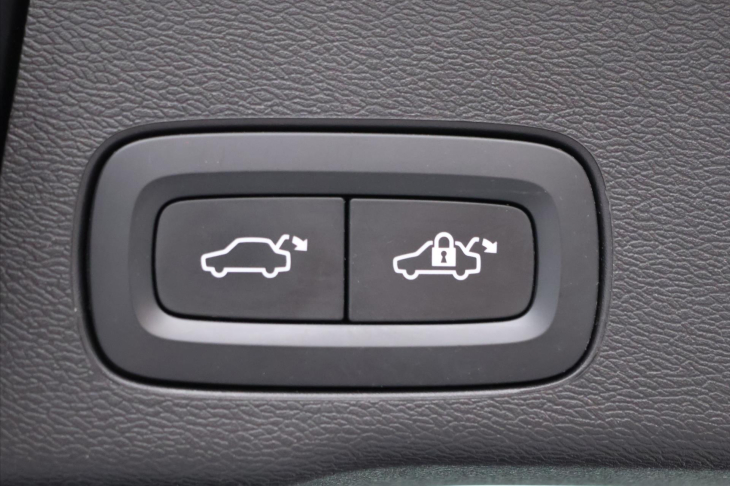 Volvo XC60 2,0 B4 145KW AWD MOMENTUM