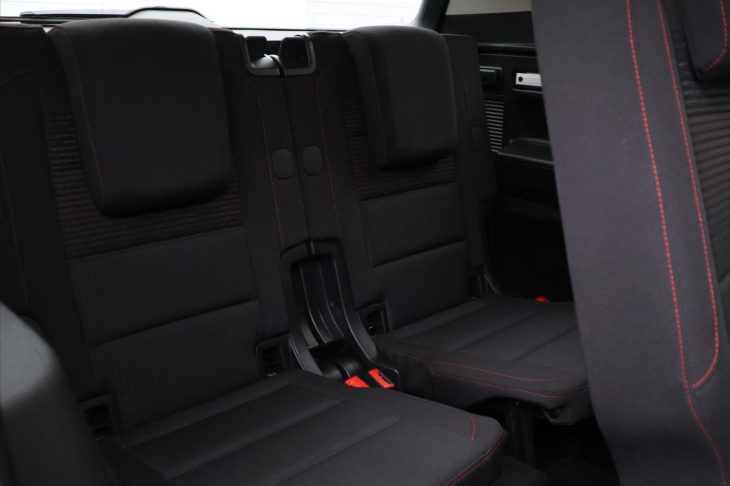 Volkswagen Touran 1,4 TSI 110kW DSG Sound 7-Míst