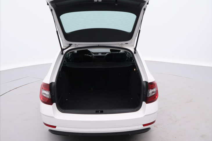 Škoda Octavia 1,6 TDI 85kW DSG Style LED CZ