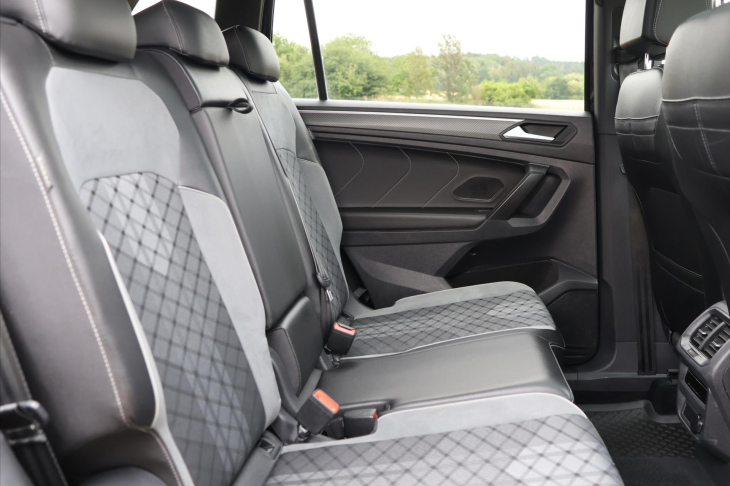 Volkswagen Tiguan Allspace 2,0 TSI 4x4 DSG R-Line 7-Míst