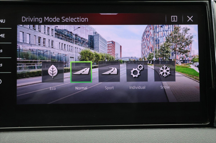 Škoda Karoq 2,0 TDI 4x4 DSG Style LED DPH