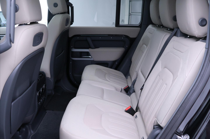 Land Rover Defender 2,0 D240 177kW Aut. AWD Tažné