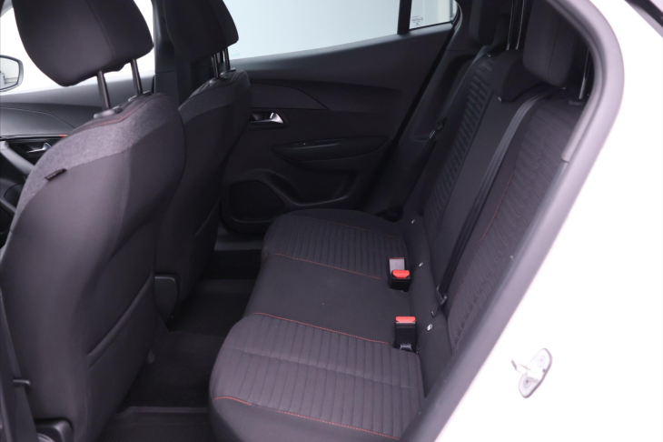 Peugeot 2008 1.2 PT 96kW CZ Active 1.Maj