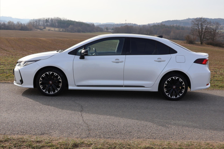 Toyota Corolla 1,8 Hybrid e-CVT 1.Maj DPH GR