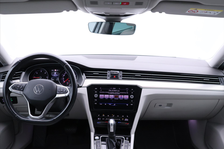 Volkswagen Passat 2,0 TDI  DSG LED Elegance DPH