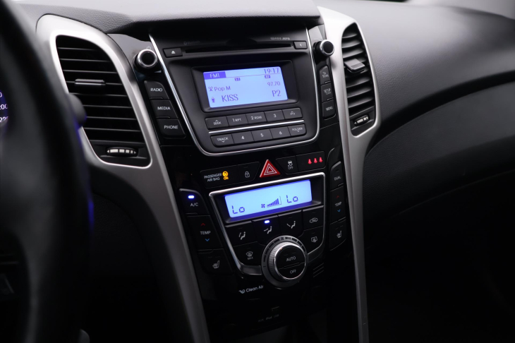 Hyundai i30 1,6 GDI 99kW Trikolor Style CZ