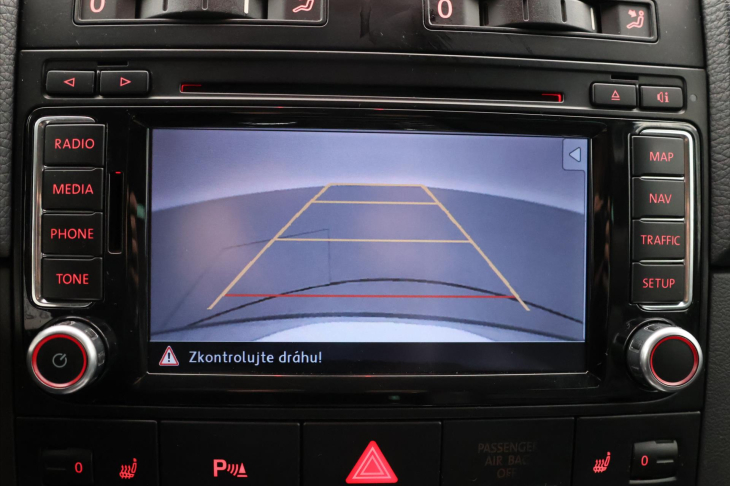 Volkswagen Touareg 3,0 TDi 176kW CZ 4M Serv.kniha