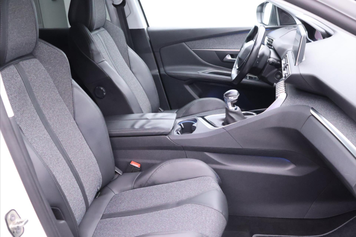 Peugeot 3008 2,0 HDI 110kW Allure LED CZ