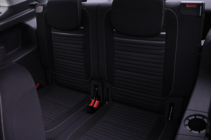 Volkswagen Touran 1,2 TSI Cup 7-Míst Serv.kniha