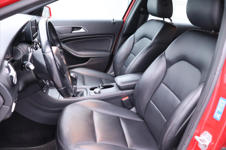 Mercedes-Benz Třídy A 1,6 180 90kW Style Navi Kůže