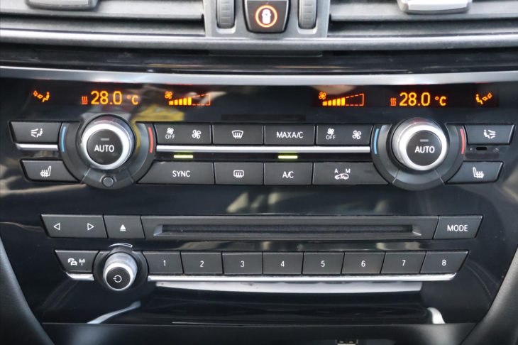 BMW X6 3,0 xDrive 30d 190kW CZ