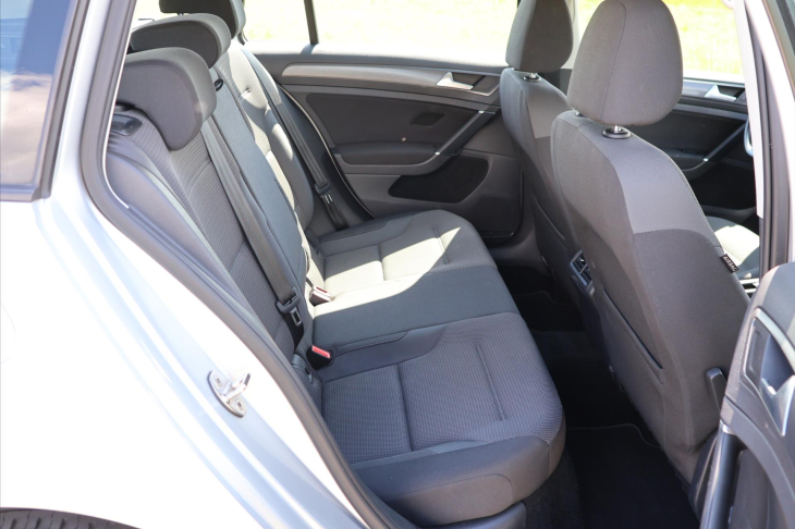 Volkswagen Golf 2,0 TDI 110kW DSG 1.Maj. DPH