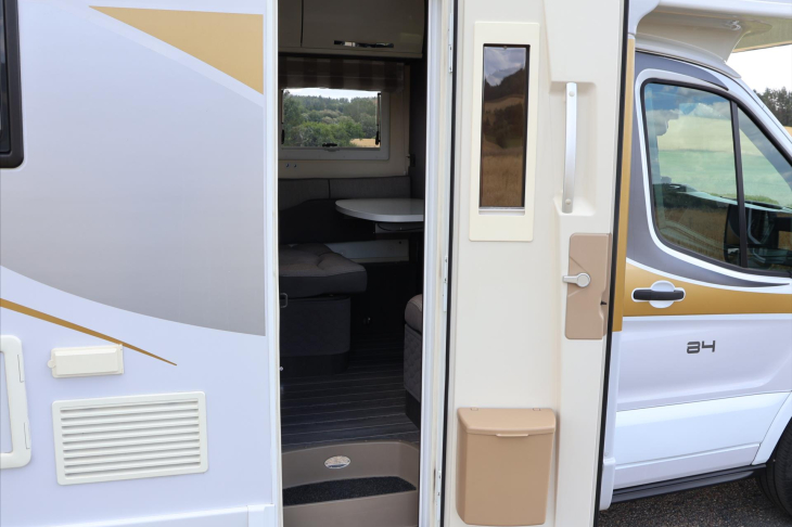 CI Caravans International Ostatní 2.0 CI Magis Plus 84 CZ DPH obytný automobil