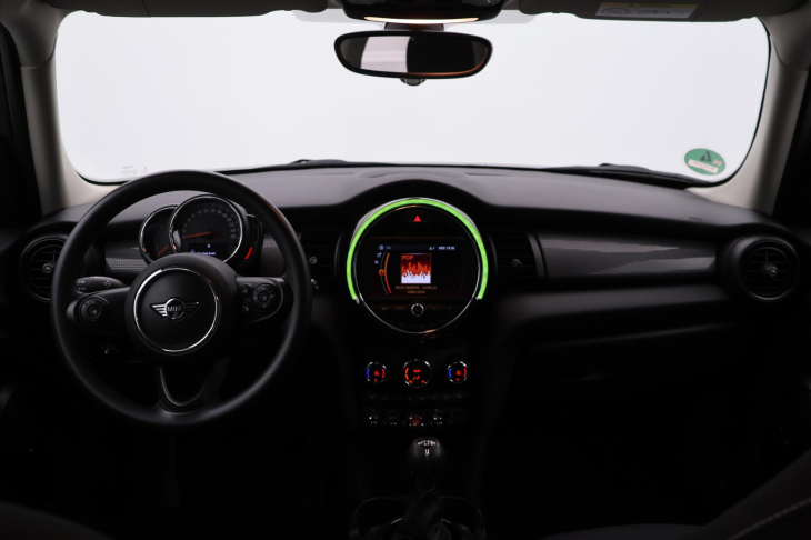 Mini Cooper 1,5 100 kW 1.Maj. Aut.klima