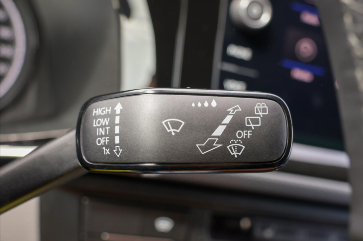 Volkswagen Transporter 2,0 TDI DSG Bulli Long 9-Míst