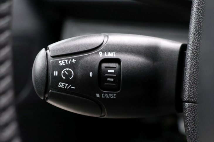 Peugeot 2008 1.2 PT 82k Active Pack 1.Maj
